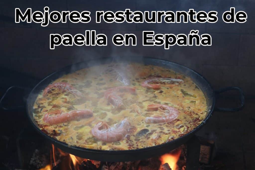 paella valenciana haciendose poco a poco en el fuego